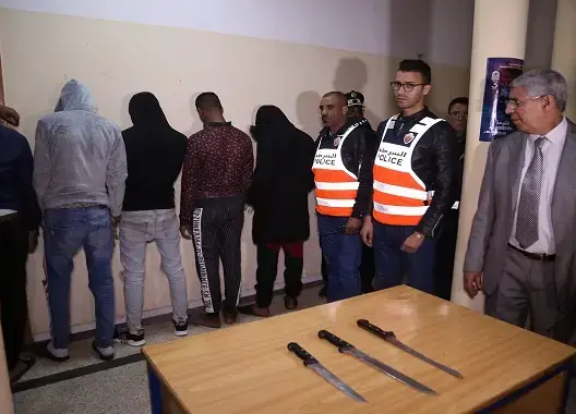 توقيف عصابة تُسخِّر شابةً لاعتراض سبيل المارة بإنزكان (صورة)