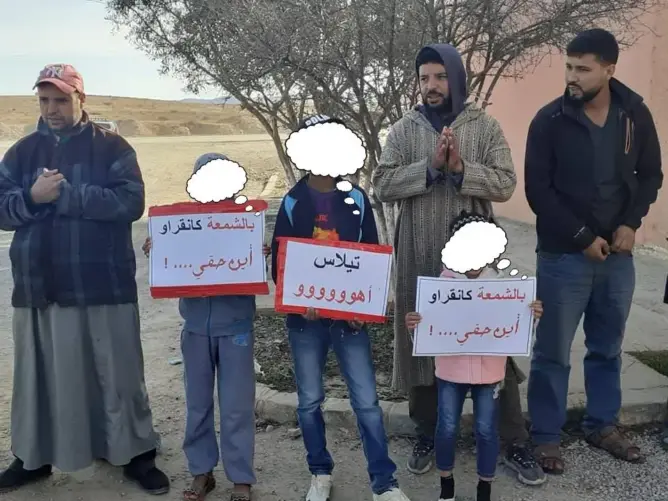 أطفال محرومون من الكهرباء يرفعون شعار “تيلاَّس أوهوو” بتيزنيت