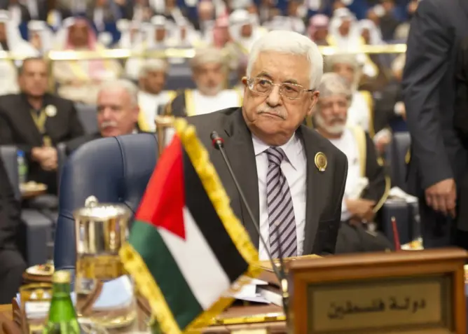 القيادة الفلسطينية تقرر الامتناع عن انتقاد الدول العربية التي تطبّع مع إسرائيل