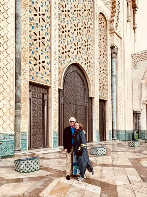 بعد تعيينه سفيرا لأمريكا بالمغرب.. فيشر يزور مسجد الحسن الثاني (صور)