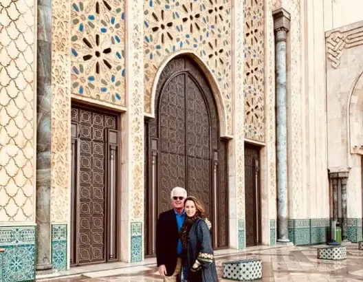 بعد تعيينه سفيرا لأمريكا بالمغرب.. فيشر يزور مسجد الحسن الثاني (صور)
