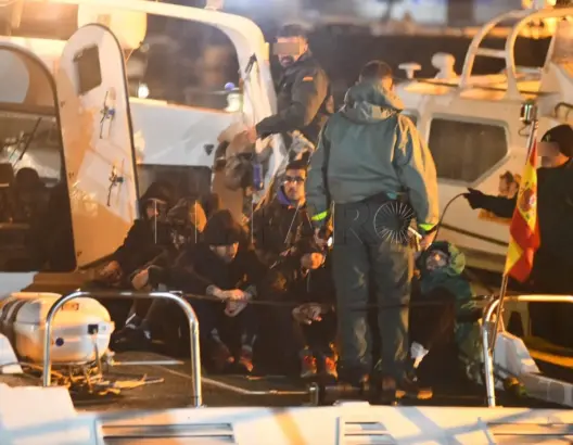 إسبانيا تنقذ 9 مهاجرين مغاربة من الغرق.. وتستعد لإعادتهم للمغرب (فيديو وصور)