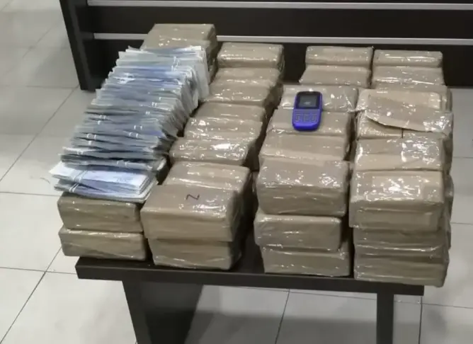 صيد ثمين لأمن أكادير.. حجز ملايين وكيلوغرامات من الحشيش داخل منزل