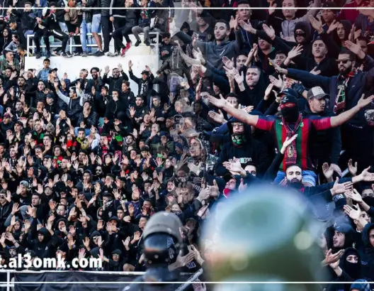 جماهير “كورفا تشي” تزلزل مدرجات ملعب الرباط  بأجمل الأغاني (فيديو)