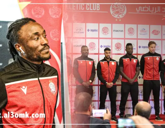 الوداد الرياضي يقدم مدربه الجديد دوسابر ولاعبيه الجدد (فيديو)