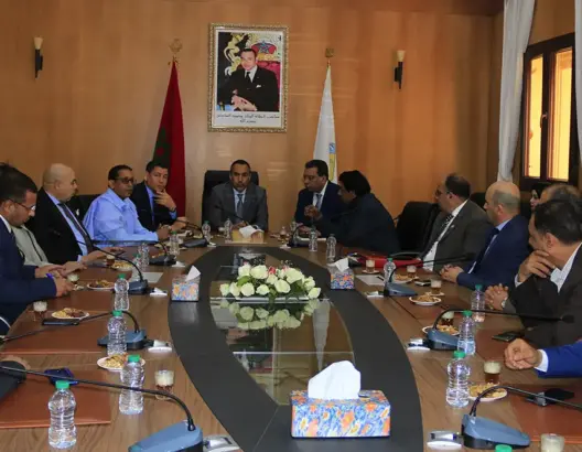 الخطاط يعرض منجزات جهة الداخلة أمام أكاديميين مغاربة وإعلاميين مصريين