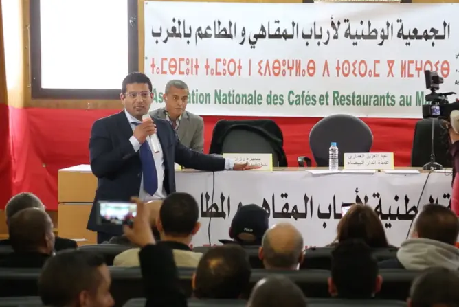 قرار الاستمرار في غلق المقاهي بعد كورونا يزرع الفرقة بين مهنيي القطاع