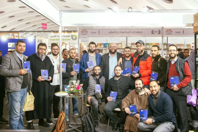 اعويطا يوقع “متطوع مكة”.. ويصرح: سيرة النبي رمزٌ للتطوع والعمل الإنساني (صور)