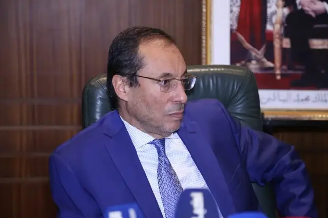في أول خروج له بعد إصابته بفيروس “كورونا” .. الوزير اعمارة: أنا بخير
