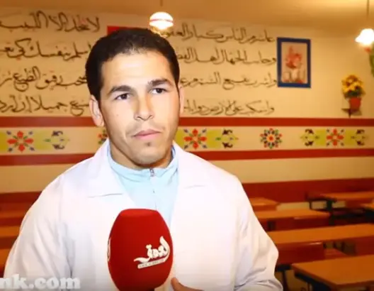 أستاذ بالفقيه بنصالح يبدع في تزيين قسمه وزملاؤه يقتدون به