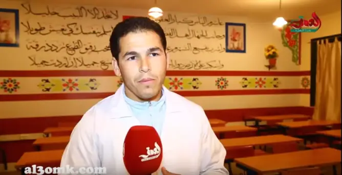 أستاذ بالفقيه بنصالح يبدع في تزيين قسمه وزملاؤه يقتدون به