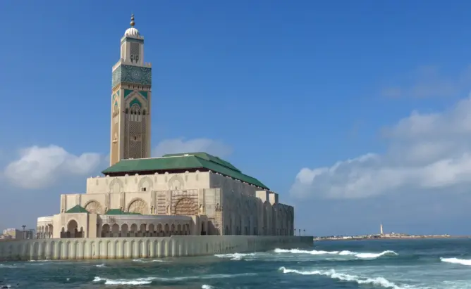 بناء على طلب من الملك .. المجلس العلمي يفتي بإغلاق المساجد