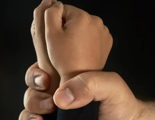 ضربتها ضربا مبرحا .. أمٌّ تقتل طفلتها الصغيرة وسط مكناس