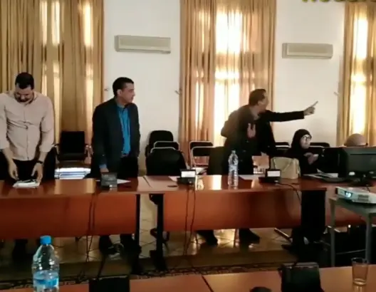 أمكراز يخلق الجدل بجماعة أولاد تايمة.. والمعارضة تنسحب من الدورة
