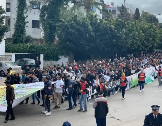 الممرضون يتظاهرون بالرباط ويطالبون بالتحقيق في وفاة “رضوى” (صور)