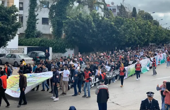 الممرضون يتظاهرون بالرباط ويطالبون بالتحقيق في وفاة “رضوى” (صور)