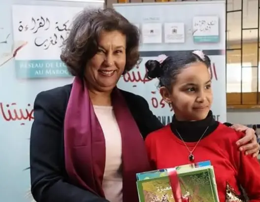 فداء.. تلميذة متوجة بجائزة القراءة.. والدها: تمارس القراءة كطقس يومي