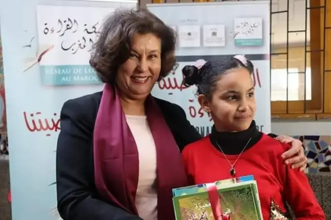 فداء.. تلميذة متوجة بجائزة القراءة.. والدها: تمارس القراءة كطقس يومي