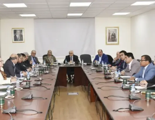الاستقلال ينتقد تدبير الحكومة لملف التلقيح ويطالب بإخراج قوانين الانتخابات