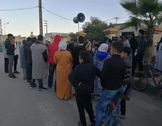 تردي الخدمات الطبية يخرج مواطنين بأجلموس نواحي خنيفرة للإحتجاج