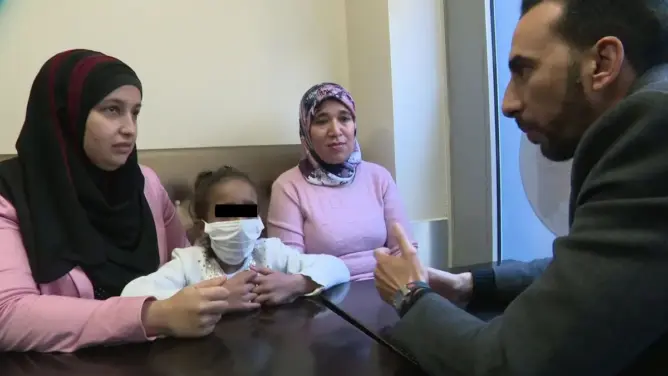 تعاني مرضا وراثيا نادرا.. طفلة مغربية مهددة بالتشرد بفرنسا