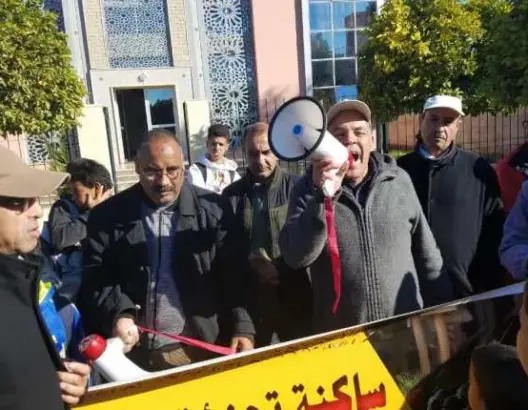 بسبب الاحتجاج ضد “مصانع الآجُر”.. استدعاء ناشط حقوقي بسوق السبت