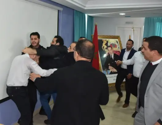 اشتباكات في انتخاب رئيس جماعة المضيق.. والبام يظفر بالرئاسة (صور)