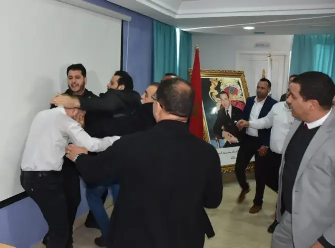 اشتباكات في انتخاب رئيس جماعة المضيق.. والبام يظفر بالرئاسة (صور)