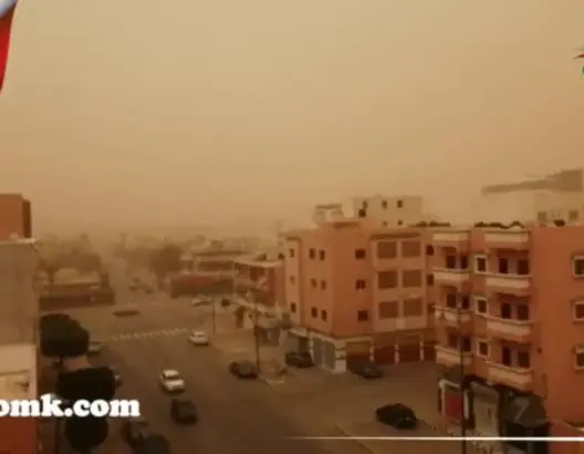 بسبب عواصف رملية بالصحراء.. وزارة النقل تعلن توقف السير بهذه الطرق