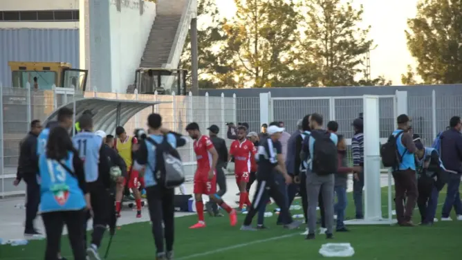 جماهير الوداد ترشق اللاعبين والمدرب (فيديو)