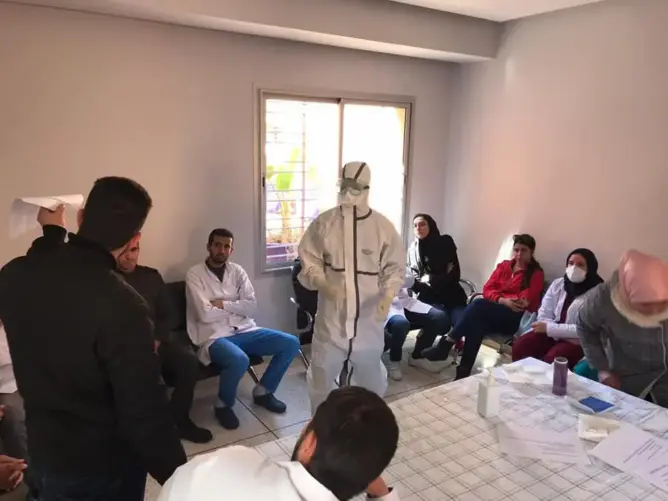 أطر مستشفى دمنات في دورة تكوينية لمواجهة كورونا