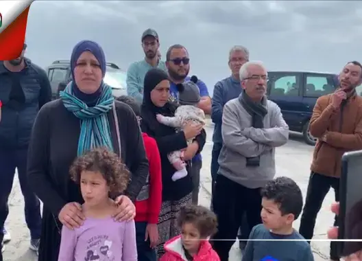 بينهم أطفال ومرضى.. مغاربة عالقون بمعبر سبتة يطالبون بإجلائهم (فيديو)
