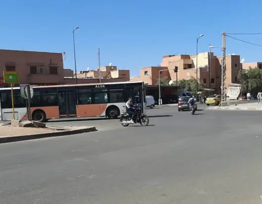 غياب وسائل النقل العمومي بأحياء وسط مراكش يثير تذمر الساكنة