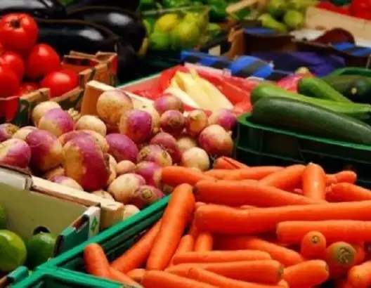 أسعار الخضر والفواكه تواصل الانخفاض .. واستقرار في أثمان اللحوم والقطاني