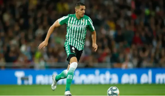 زهير فضال .. لاعب مغربي يتألق في دفاع نادي ريال بيتيس الإسباني