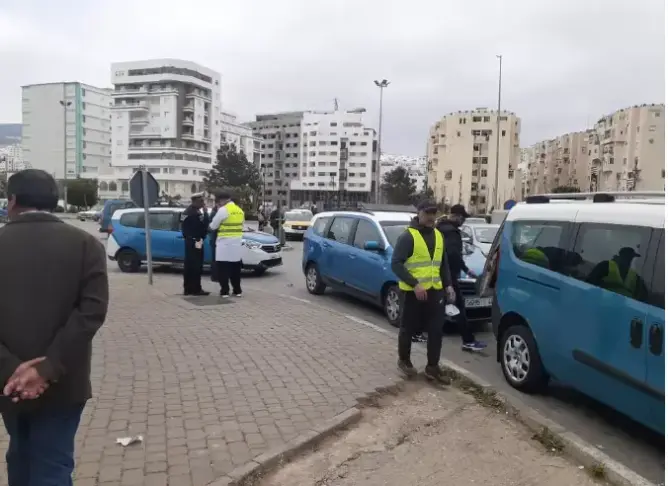 تقليص عدد ركاب “الطاكسيات” يشعل احتجاجات بتطوان.. وارتفاع التسعيرة يثير الغضب