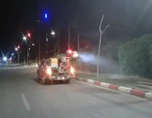 خنيفرة تشرع في تعقيم الفضاءات العمومية من أجل محاصرة “كورونا”(صور)