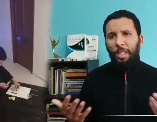 خلال الحجر الصحي.. ممثل مغربي يقدم مسرحيات على المباشر (فيديو)