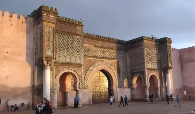 مديرية التعليم بمكناس تدخل على خط الاعتداء على مدير مجموعة مدارس