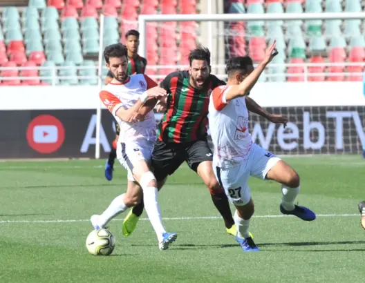 المغرب يعلن توقيف جميع مباريات كرة القدم بسبب “كورونا”