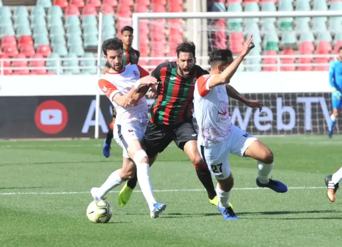 المغرب يعلن توقيف جميع مباريات كرة القدم بسبب “كورونا”