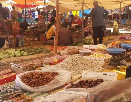 جماعة بني ملال تغلق السوق الأسبوعي وتحدد توقيت العمل للمحلات التجارية