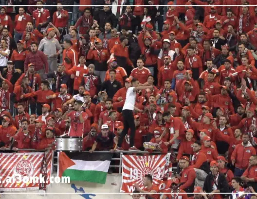 قوة.. حماس وإصرار..جماهير الوداد تزلزل ملعب رادس (فيديو)