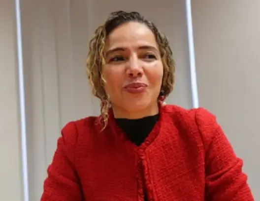 فاطمة أنفلوس.. ناعمة في الشعر شرسة في الدفاع عن قضايا المرأة والمهاجرين