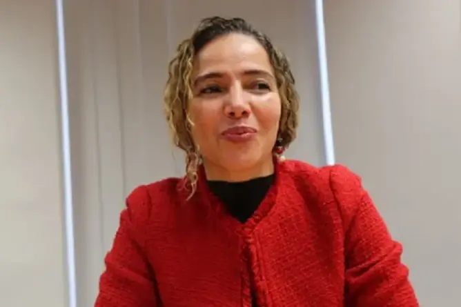 فاطمة أنفلوس.. ناعمة في الشعر شرسة في الدفاع عن قضايا المرأة والمهاجرين