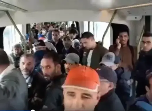 اكتظاظ كبير بـ”طرام” البيضاء.. والشركة: الركاب تجاهلوا إرشادات السلامة (فيديو)