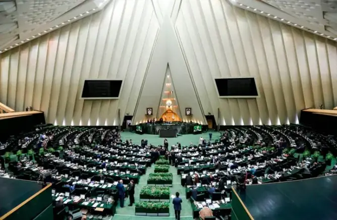 أصاب 23 برلمانيا .. فيروس “كورونا” يضرب برلمان هذه الدولة