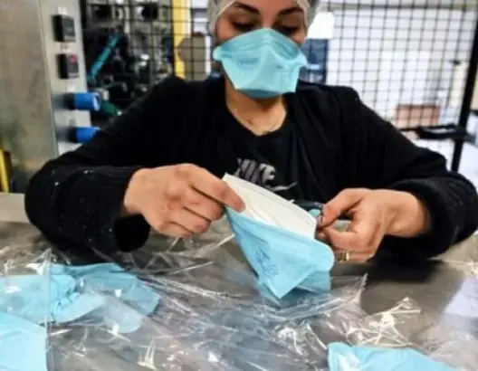 الصيادلة غاضبون من الاتهامات التي تلاحقهم بشأن ندرة الكمامات الطبية
