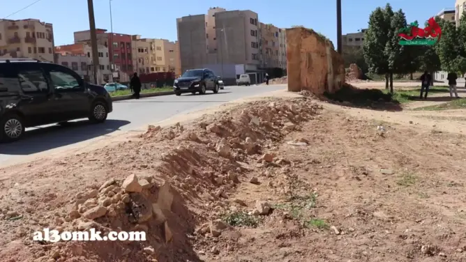 هدم جزء من سور تاريخي بمكناس يثير غضب جمعويين.. والجماعة توضح (فيديو)