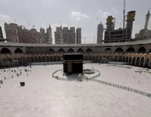 السعودية تعلق الصلاة في الحرم المكي والمسجد النبوي بسبب “كورونا”